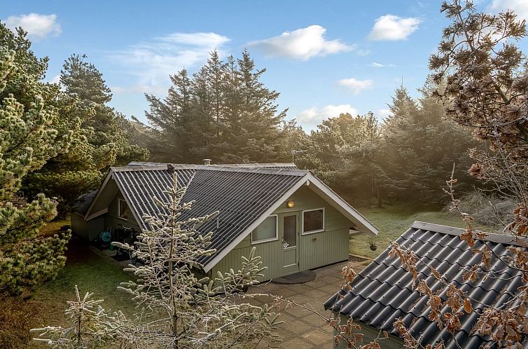 Vakantiehuis "Ejla" - 600m from the sea