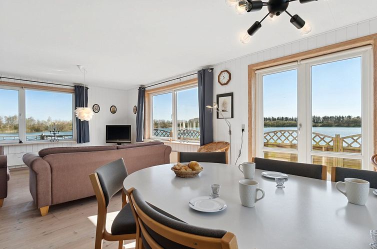 Vakantiehuis "Alvira" - 8km to the fjord