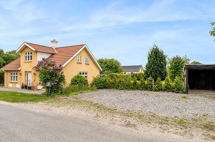 Vakantiehuis "Elza" - 2.5km from the sea