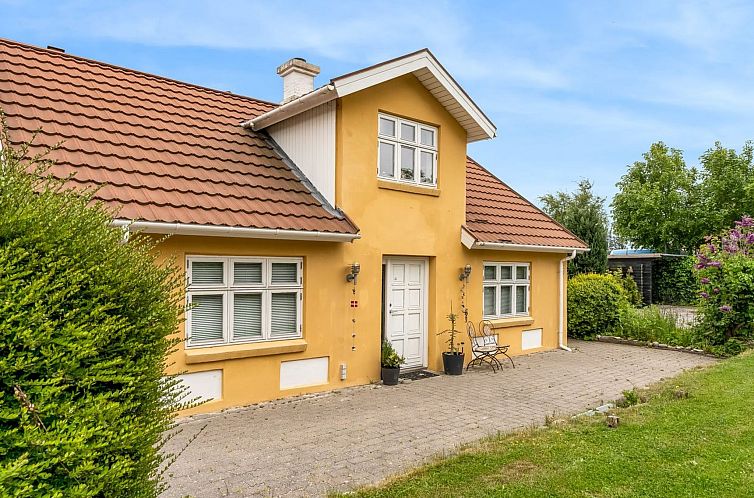 Vakantiehuis "Elza" - 2.5km from the sea