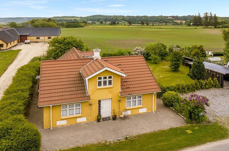 Vakantiehuis "Elza" - 2.5km from the sea