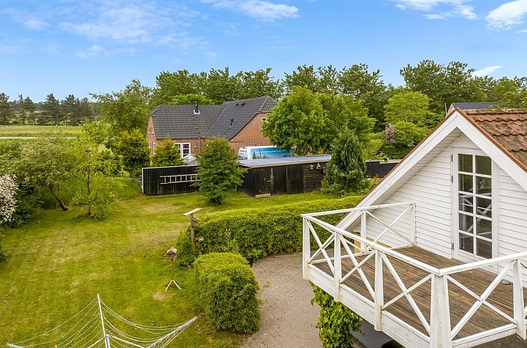 Vakantiehuis "Elza" - 2.5km from the sea