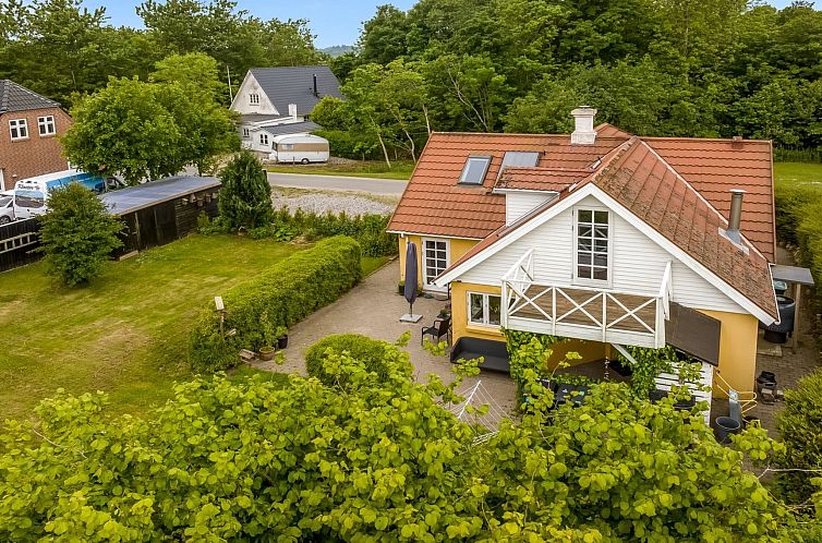 Vakantiehuis "Elza" - 2.5km from the sea