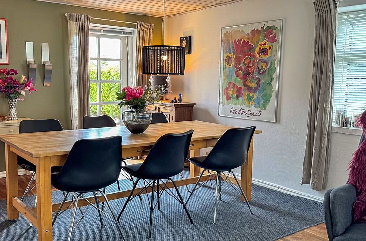 Vakantiehuis "Elza" - 2.5km from the sea