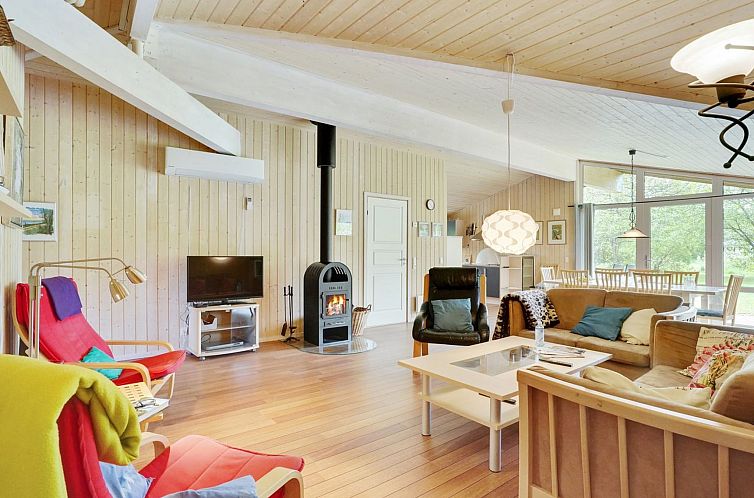 Vakantiehuis "Els" - 900m from the sea