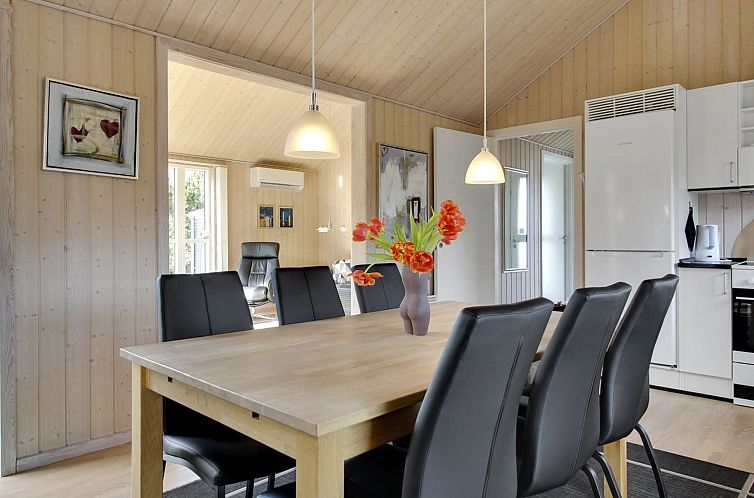 Vakantiehuis "Artur" - 1.5km from the sea