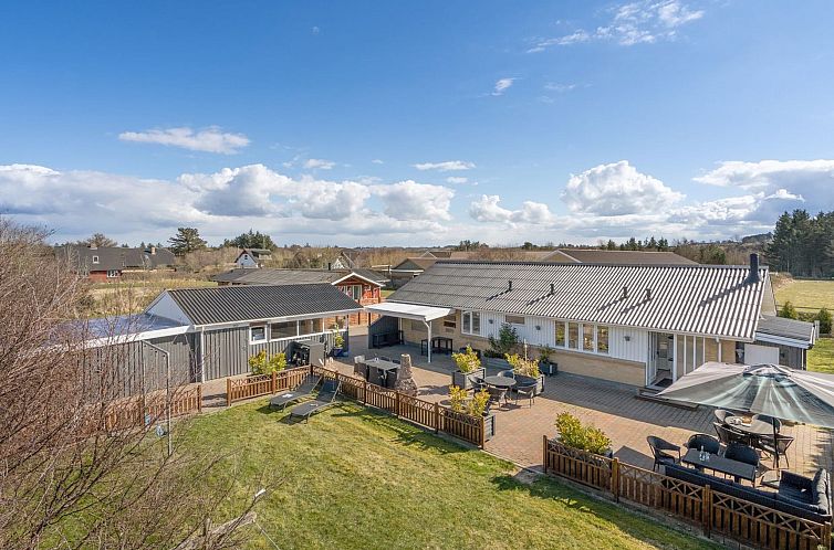 Vakantiehuis "Bitta" - 500m from the sea
