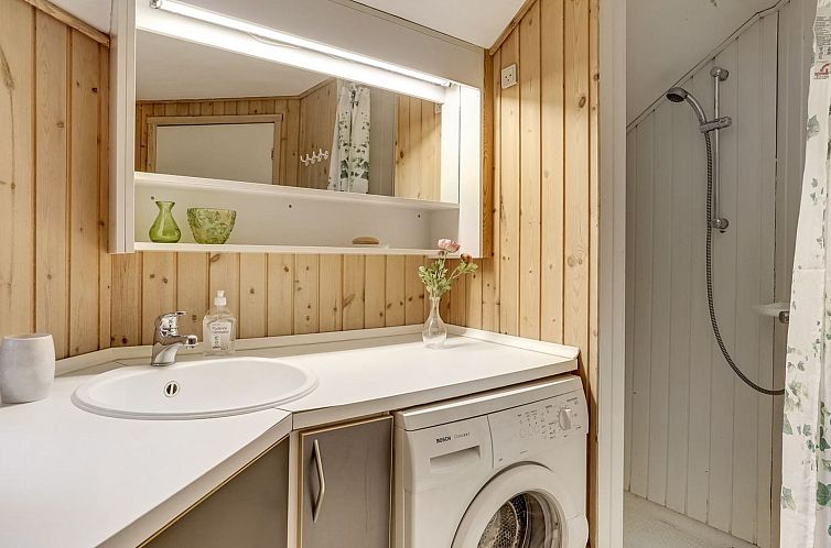 Vakantiehuis "Gunnie" - 1.1km from the sea