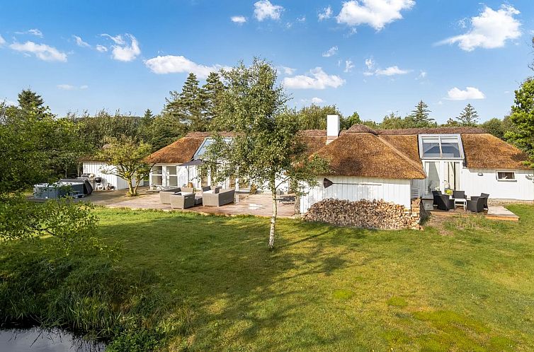 Vakantiehuis "Verner" - 900m from the sea