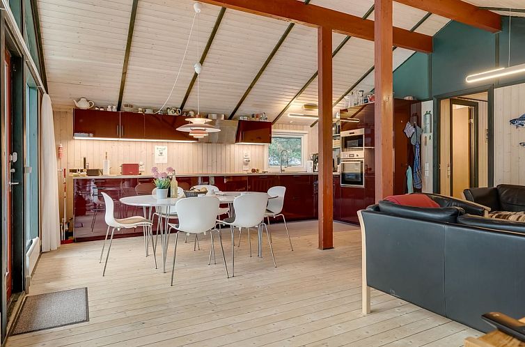 Vakantiehuis "Verner" - 900m from the sea
