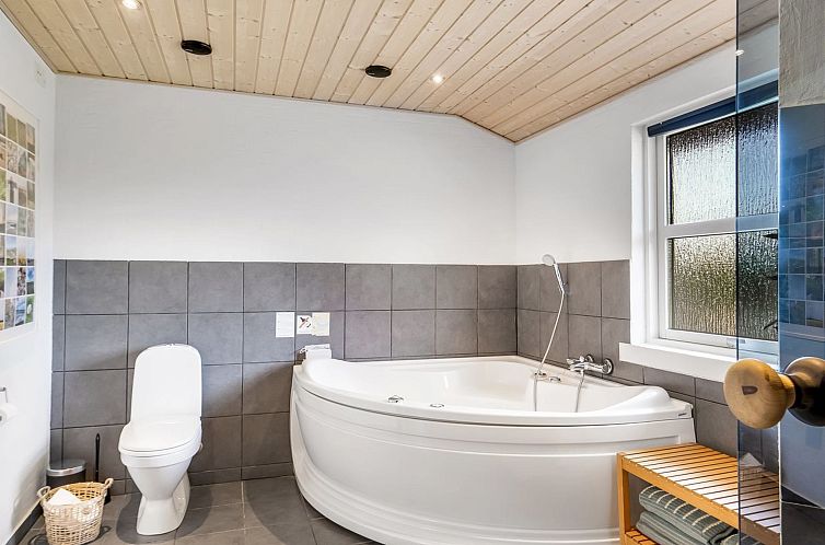 Vakantiehuis "Catarine" - 1.1km from the sea