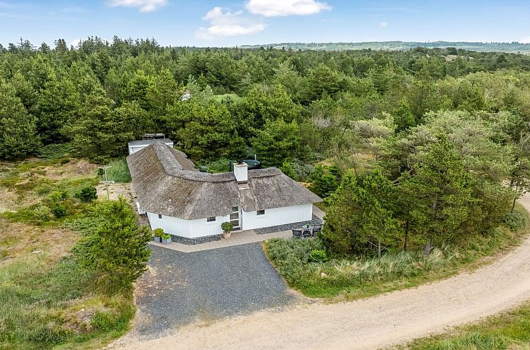 Vakantiehuis "Pihla" - 1.1km from the sea