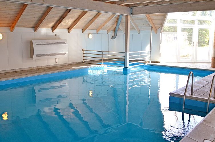 Vakantiehuis "Pihla" - 1.1km from the sea