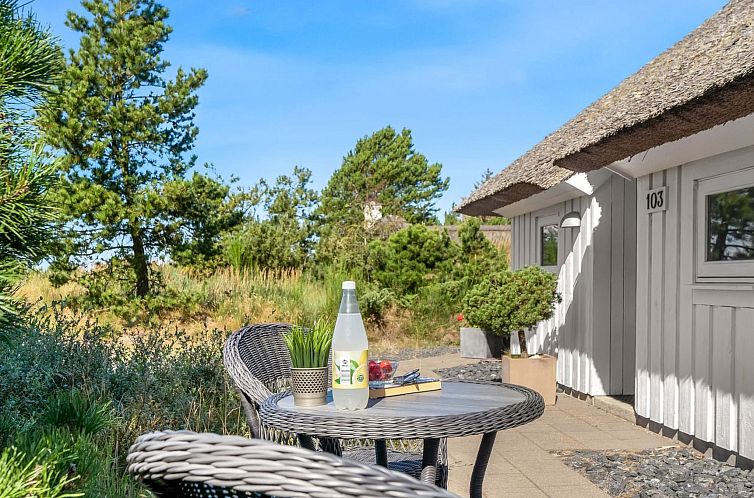 Vakantiehuis "Pihla" - 1.1km from the sea