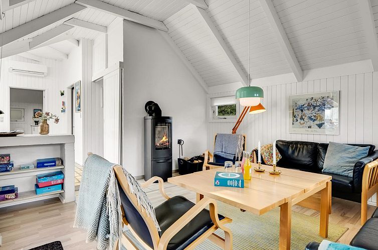 Vakantiehuis "Pihla" - 1.1km from the sea