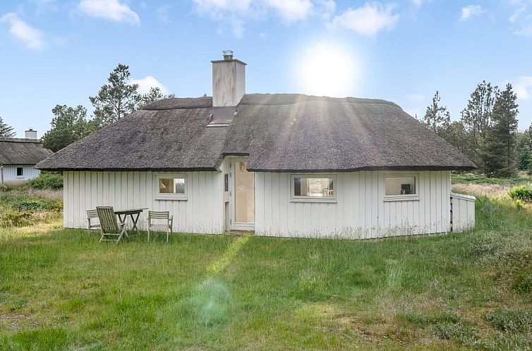 Vakantiehuis "Elenor" - 1.1km from the sea