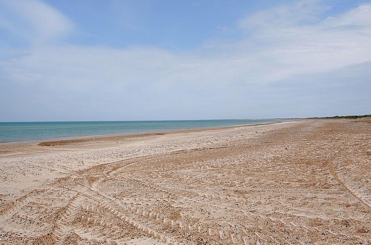 Vakantiehuis "Elenor" - 1.1km from the sea