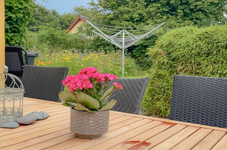 Vakantiehuis "Elenor" - 1.1km from the sea