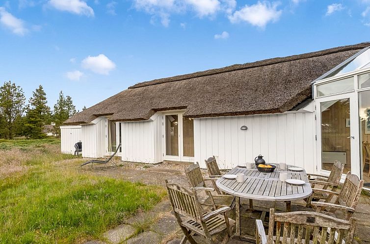 Vakantiehuis "Elenor" - 1.1km from the sea