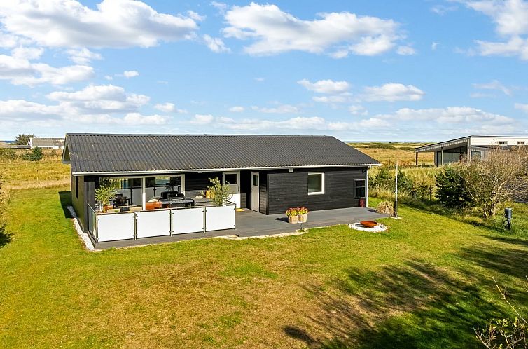 Vakantiehuis "Sarika" - 500m from the sea