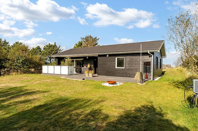 Vakantiehuis "Sarika" - 500m from the sea