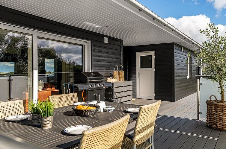 Vakantiehuis "Sarika" - 500m from the sea