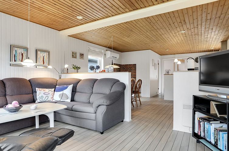 Vakantiehuis "Angelie" -  from the sea