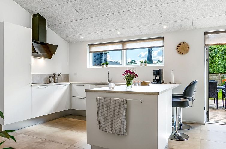 Vakantiehuis "Zoya" -  from the sea