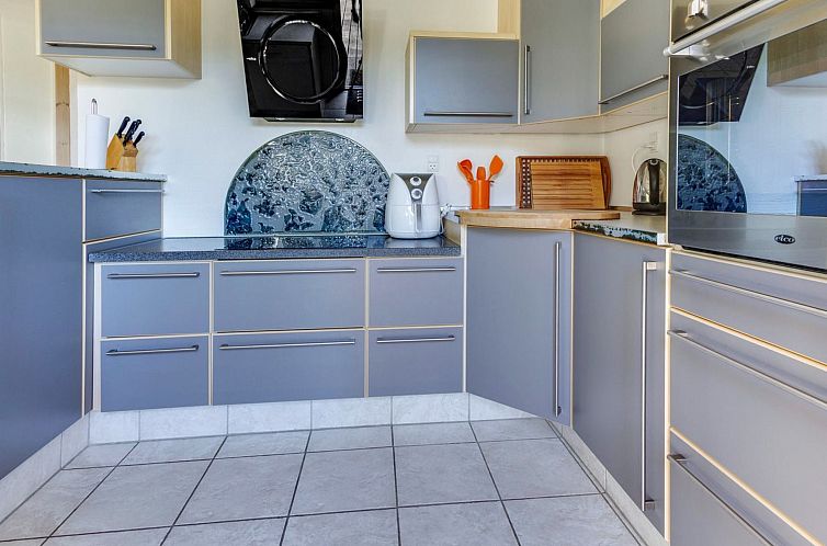 Vakantiehuis "Lyydia" - 1km from the sea