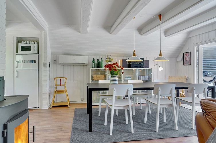 Vakantiehuis "Kirsi" -  from the sea