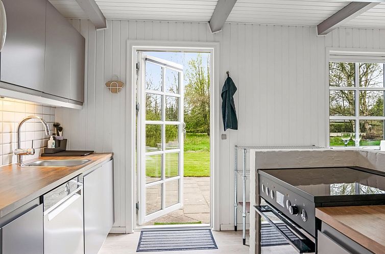 Vakantiehuis "Hinrich" - 750m from the sea