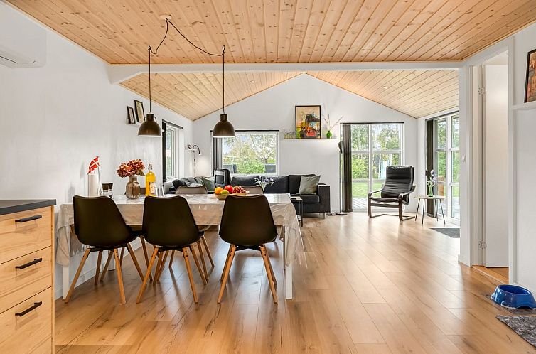 Vakantiehuis "Silvia" -  from the sea