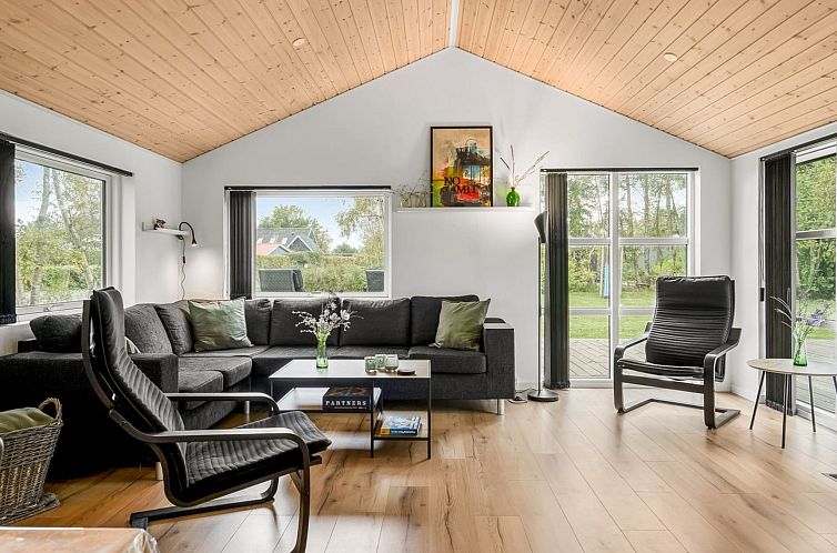 Vakantiehuis "Silvia" -  from the sea