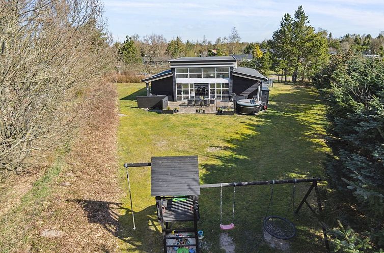 Vakantiehuis "Todor" - 1.1km from the sea