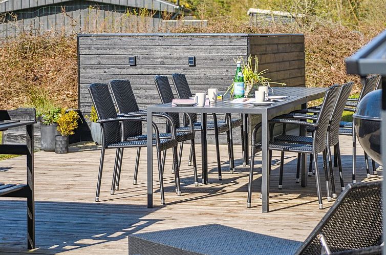 Vakantiehuis "Todor" - 1.1km from the sea