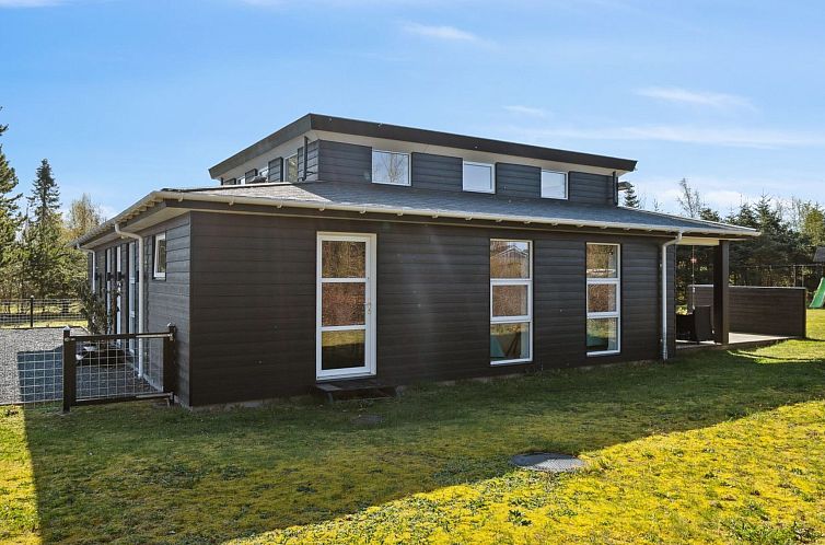 Vakantiehuis "Todor" - 1.1km from the sea