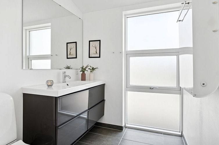 Vakantiehuis "Todor" - 1.1km from the sea