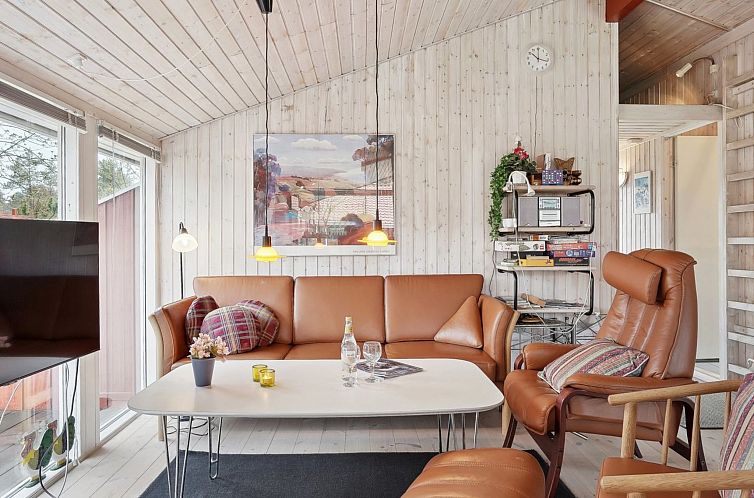 Vakantiehuis "Edzard" - 200m from the sea