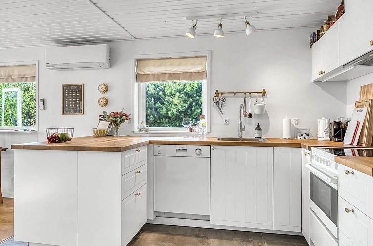 Vakantiehuis "Toralf" -  from the sea