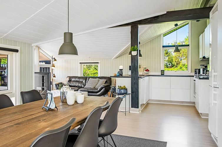 Vakantiehuis "Bryti" - 500m from the sea