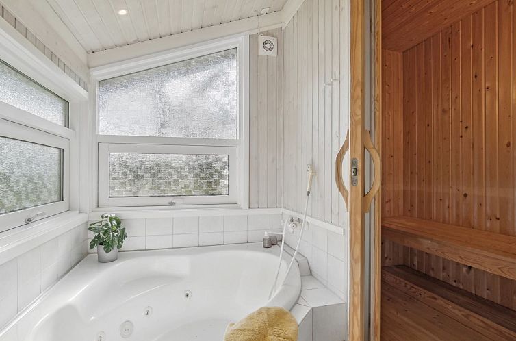 Vakantiehuis "Nafne" - 500m from the sea