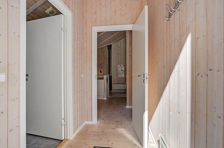 Vakantiehuis "Elita" - 1.7km from the sea