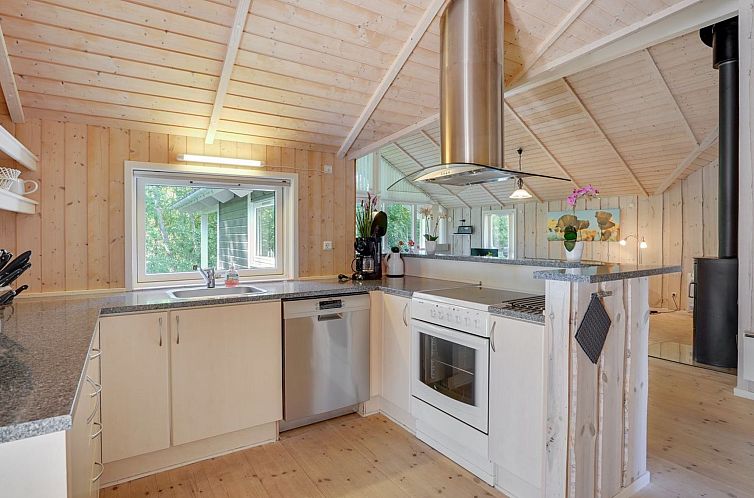 Vakantiehuis "Elita" - 1.7km from the sea