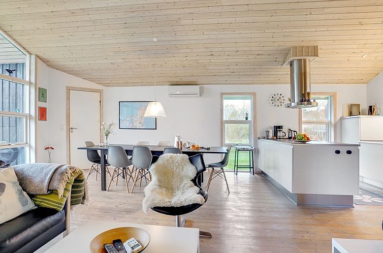 Vakantiehuis "Elni" - 900m from the sea