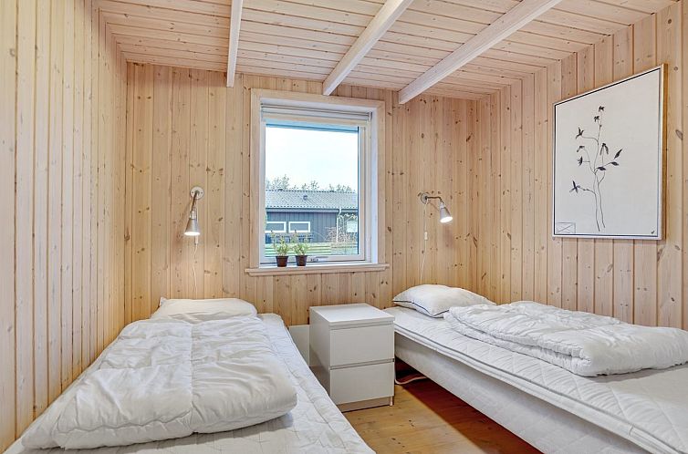 Vakantiehuis "Elni" - 900m from the sea