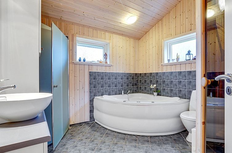 Vakantiehuis "Elni" - 900m from the sea