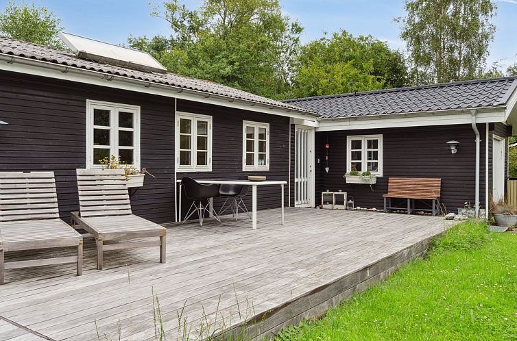 Vakantiehuis "Gunlög" - 1.3km from the sea