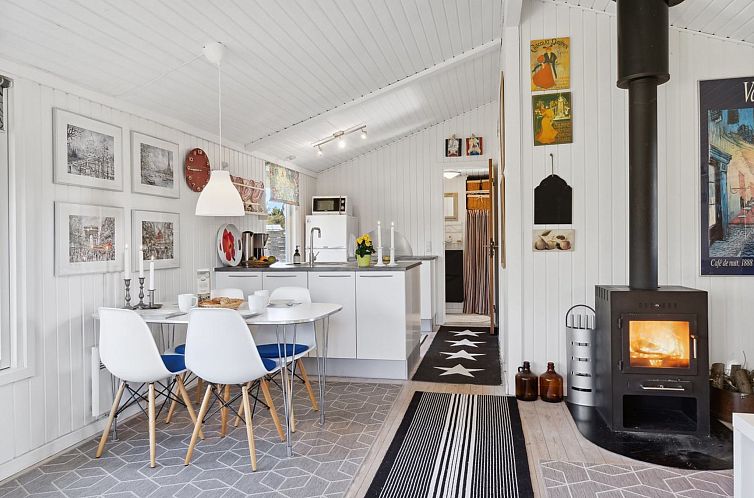 Vakantiehuis "Hellevi" -  from the sea