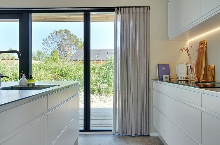 Vakantiehuis "Ileana" -  from the sea