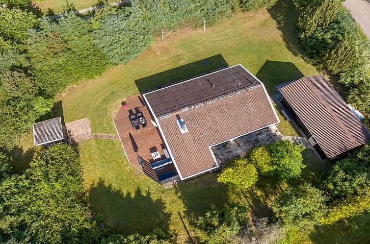 Vakantiehuis "Laris" - 700m to the fjord